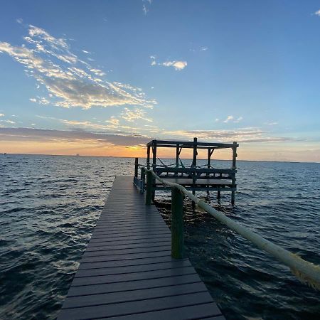 Nasa Waterfront Dolphin Suite Titusville Bagian luar foto