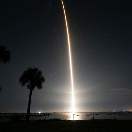 Nasa Waterfront Dolphin Suite Titusville Bagian luar foto