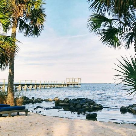 Nasa Waterfront Dolphin Suite Titusville Bagian luar foto