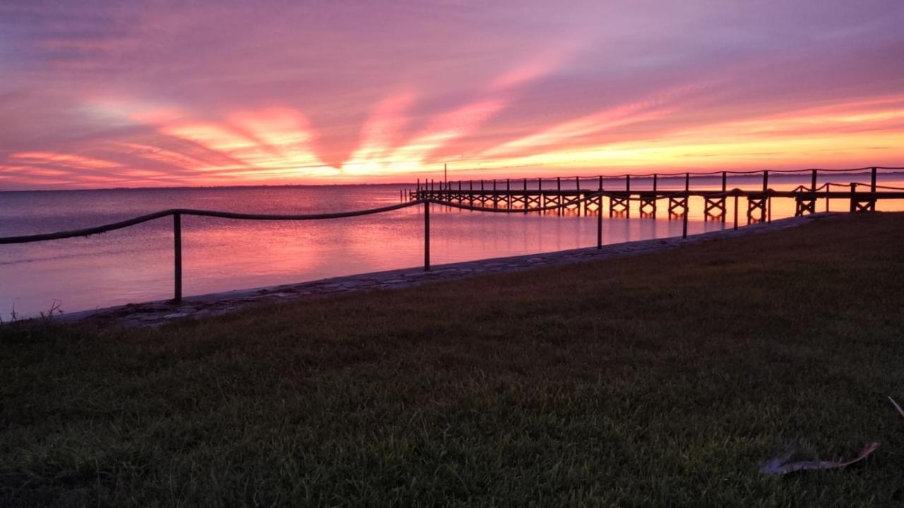 Nasa Waterfront Dolphin Suite Titusville Bagian luar foto
