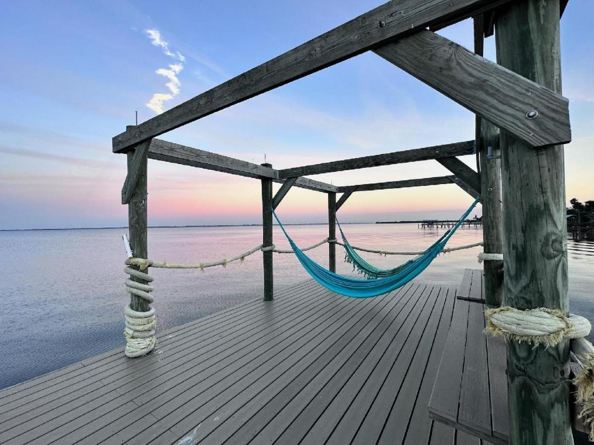 Nasa Waterfront Dolphin Suite Titusville Bagian luar foto