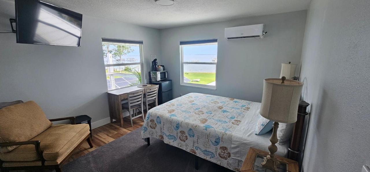 Nasa Waterfront Dolphin Suite Titusville Bagian luar foto