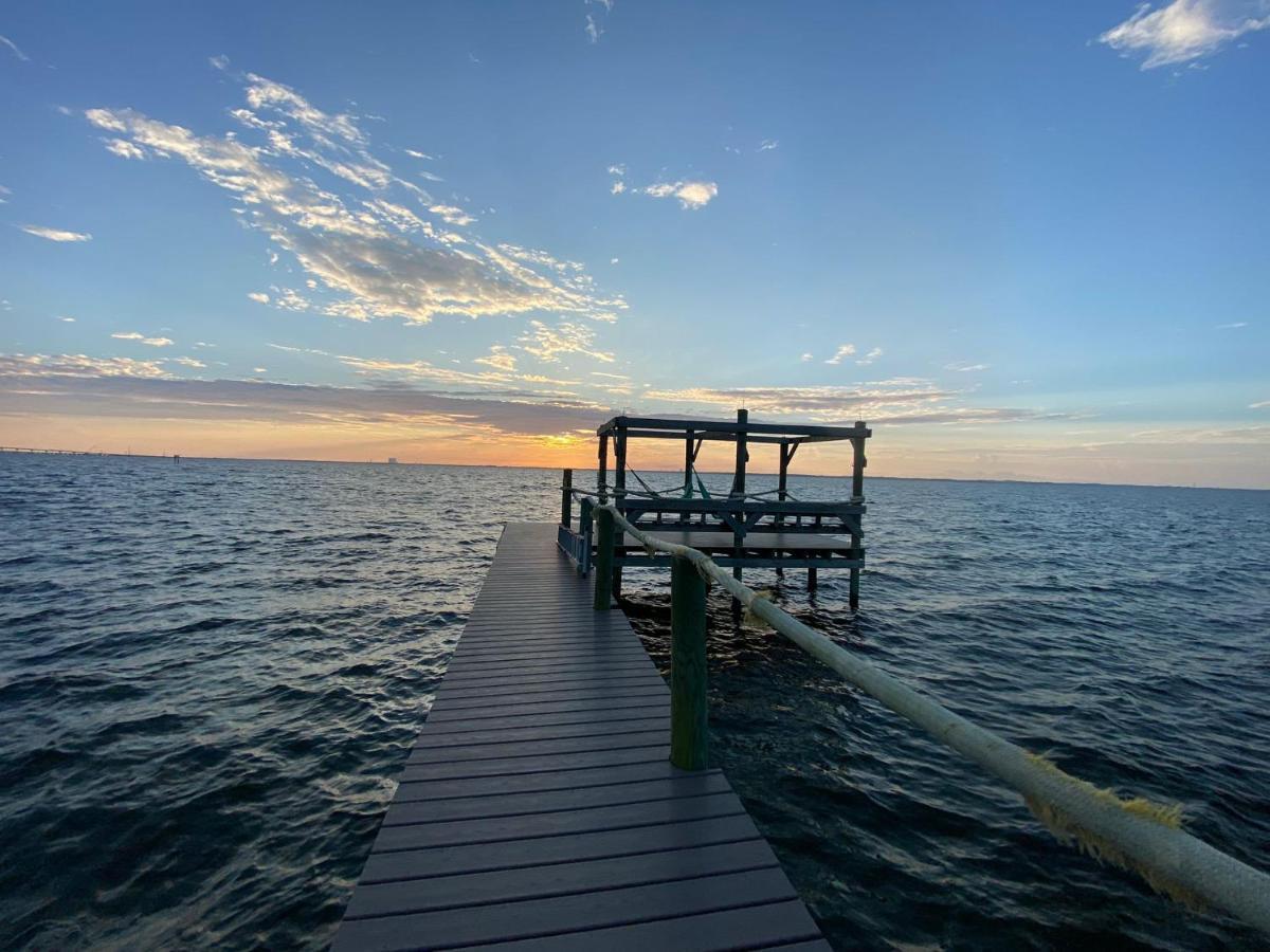 Nasa Waterfront Dolphin Suite Titusville Bagian luar foto