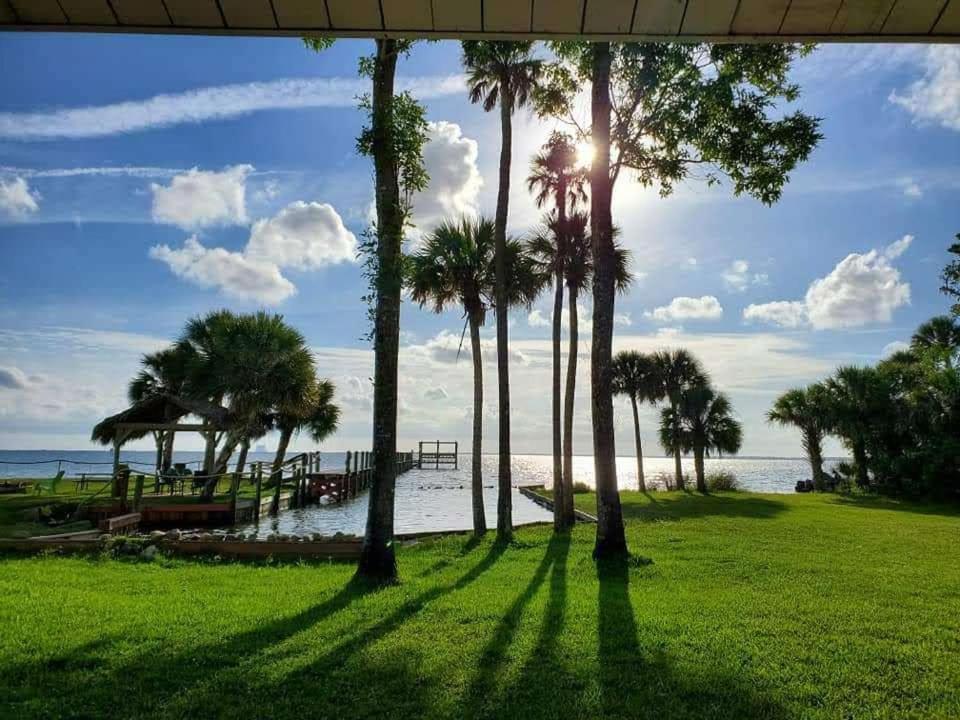 Nasa Waterfront Dolphin Suite Titusville Bagian luar foto