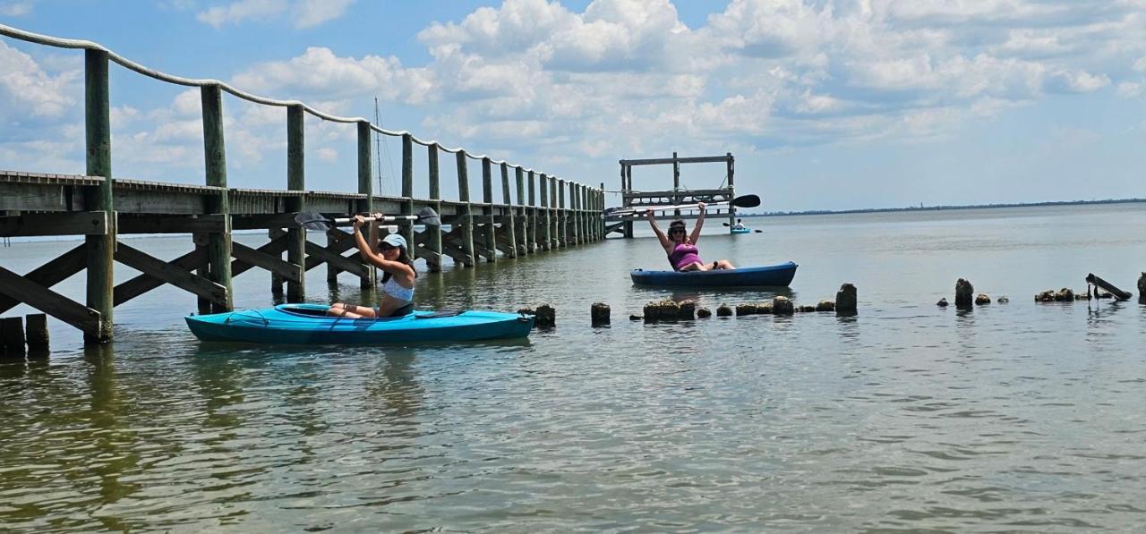 Nasa Waterfront Dolphin Suite Titusville Bagian luar foto