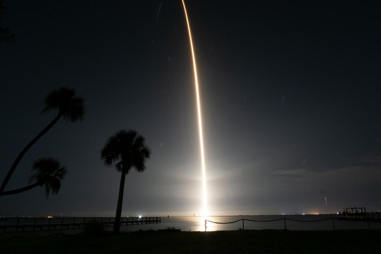 Nasa Waterfront Dolphin Suite Titusville Bagian luar foto