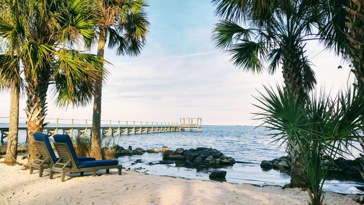 Nasa Waterfront Dolphin Suite Titusville Bagian luar foto