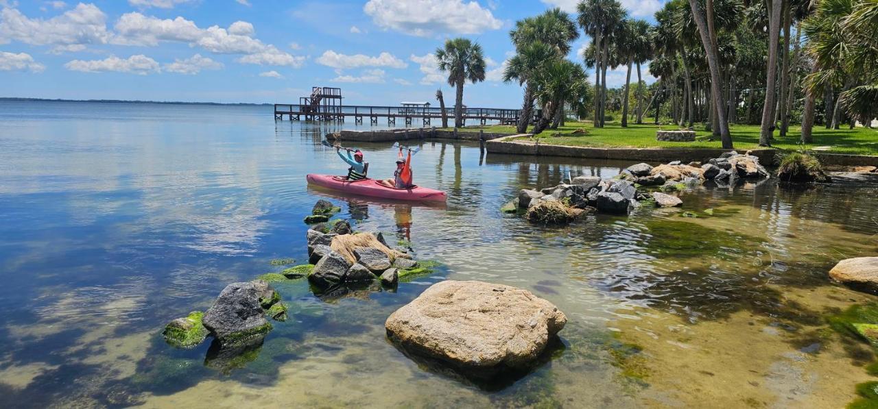 Nasa Waterfront Dolphin Suite Titusville Bagian luar foto
