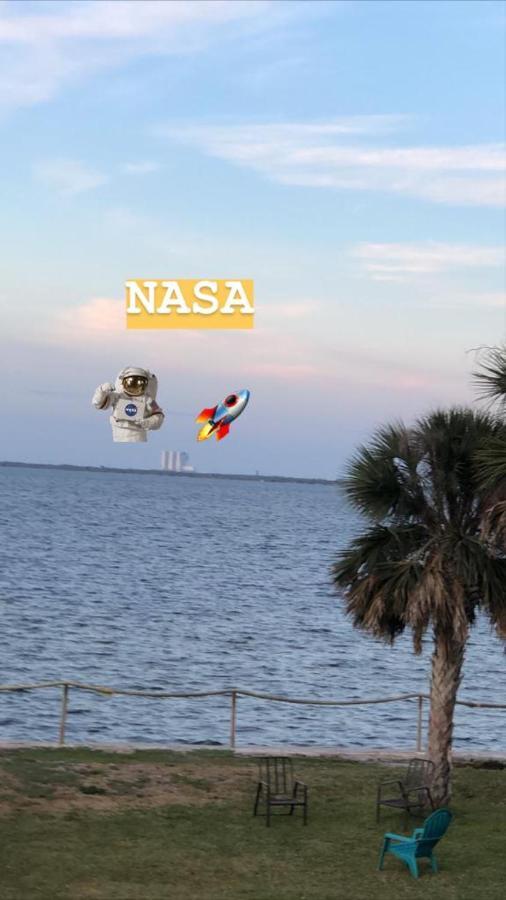 Nasa Waterfront Dolphin Suite Titusville Bagian luar foto